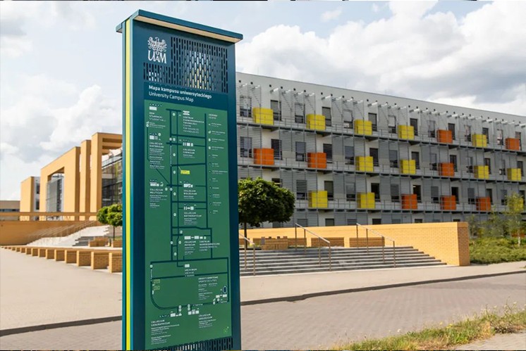 綠松石、海軍藍(lán)和濃綠色鮮明的配色方案，能給學(xué)校校園導(dǎo)視設(shè)計(jì)帶來怎樣的火花？